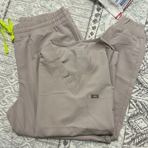 Extra large women’s scrub set